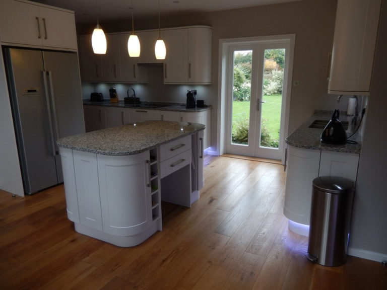 kitchen in white gloss in basingstoke design and fitting