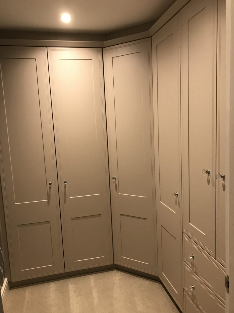 Fitted corner wardrobe david matthews carpentry and joinery basingstoke